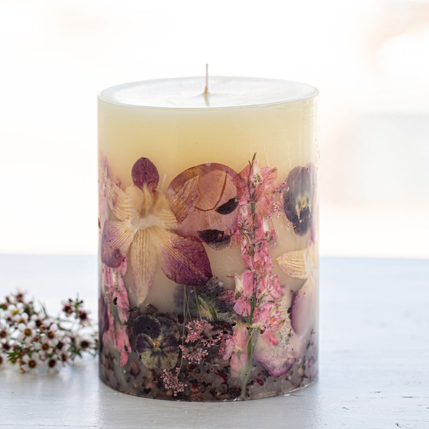 Blackberry + Oud Small Round Botanical Candle