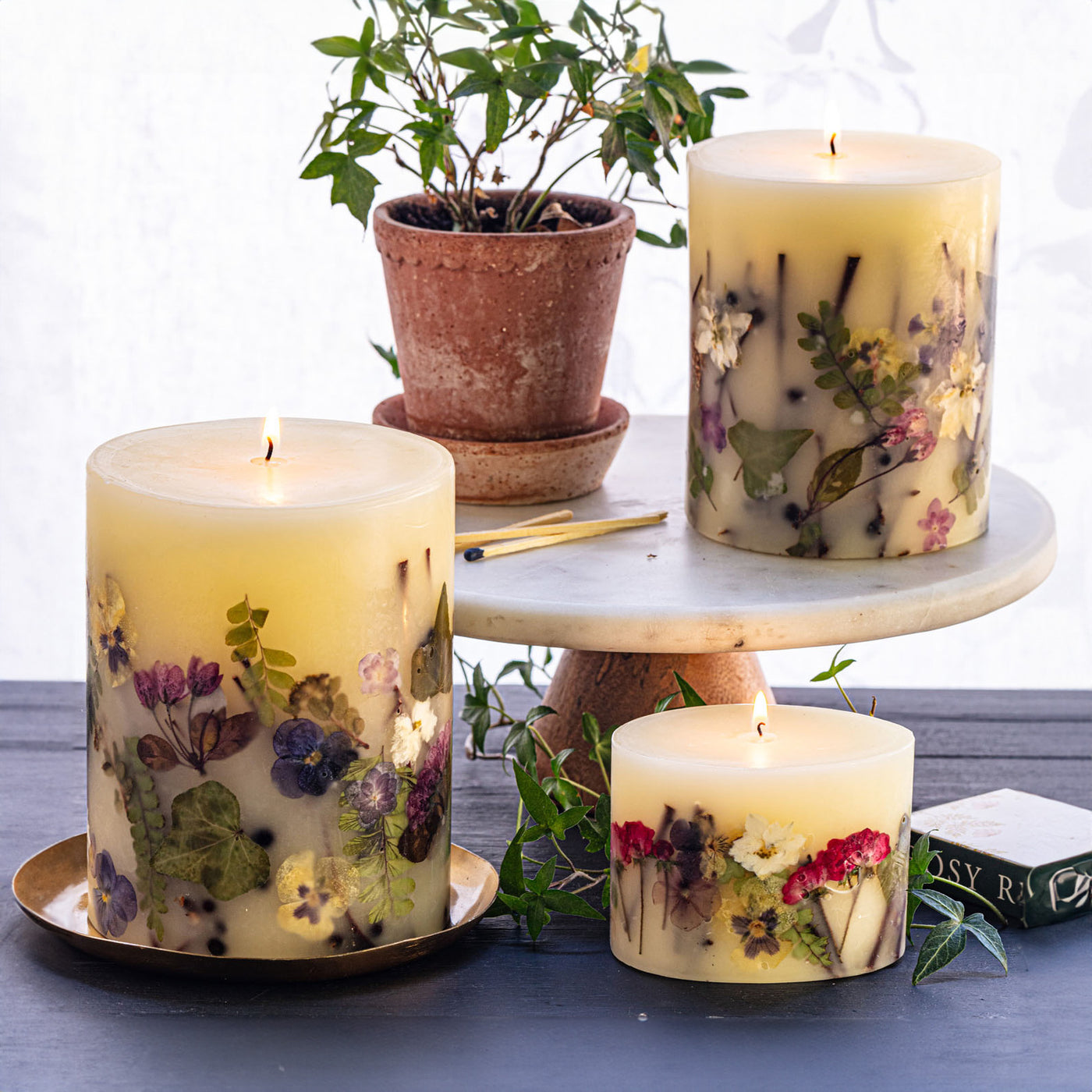 Black Currant + Bay Small Round Botanical Candle