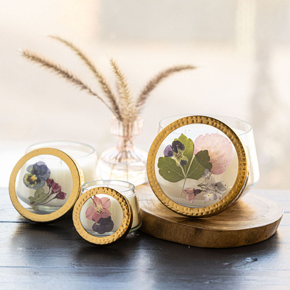 Coastal Vanilla Medium Pressed Floral Candle - Thumbnail 2