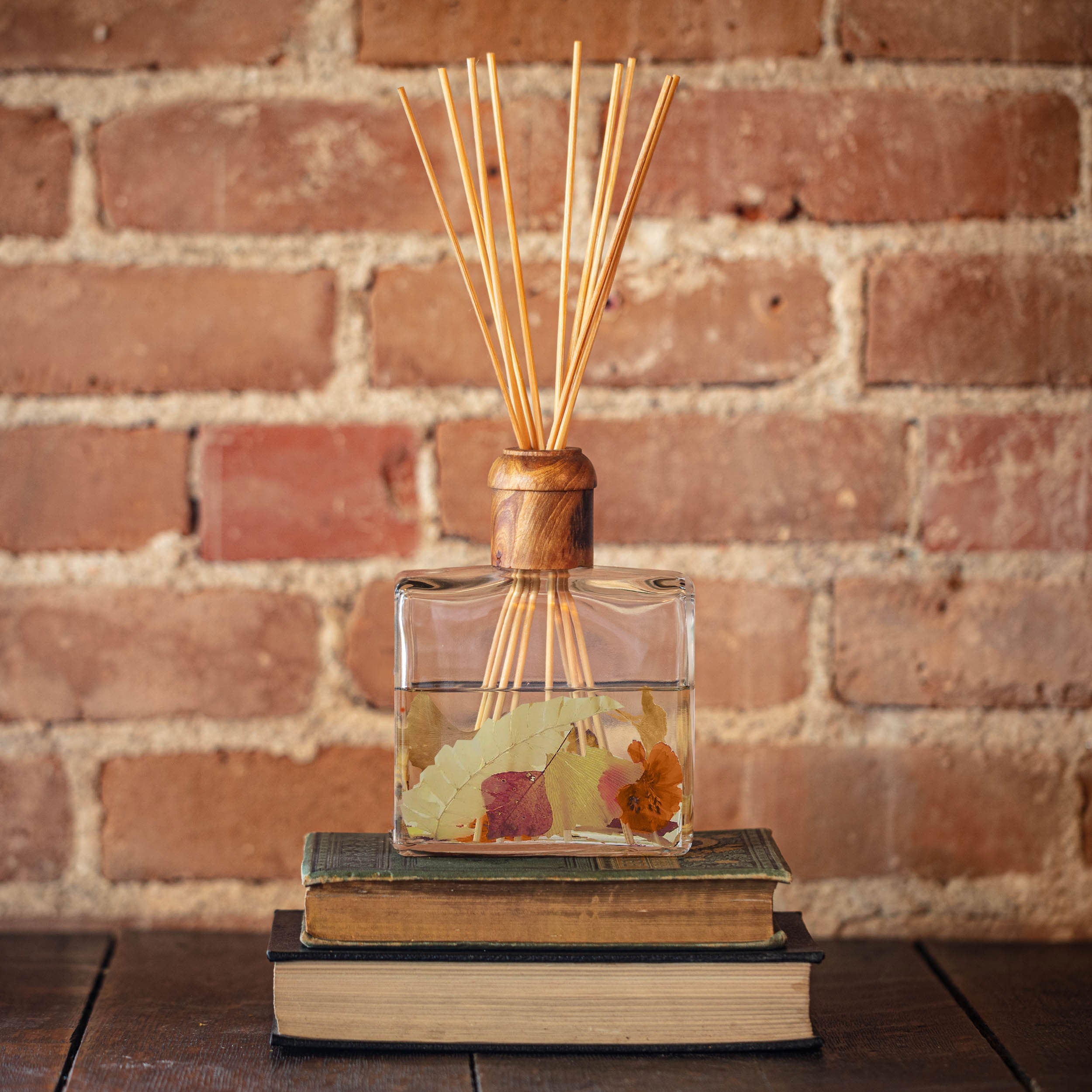 Signature Botanical Reed Diffuser - Honey Tobacco-13oz Botanical Diffuser